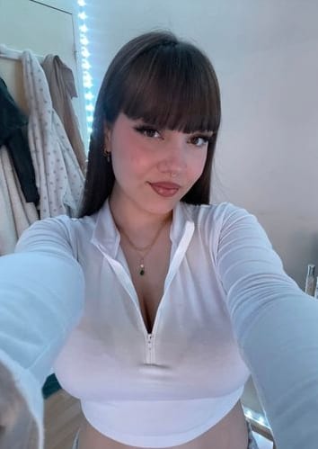 Chloé OnlyFans jovens 4